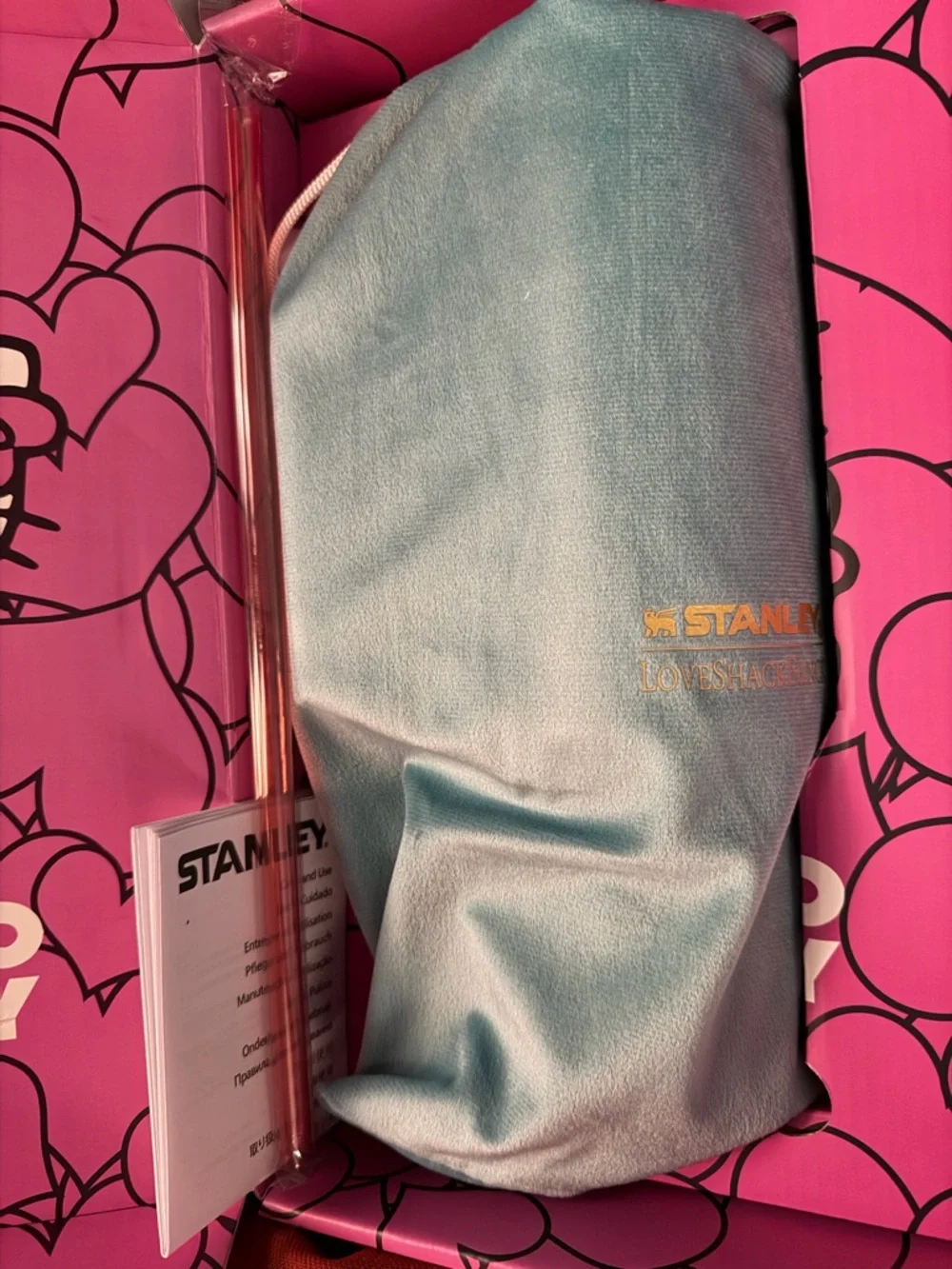 New!  Stanley Pink Hello Kitty Quencher H2.0 Tumbler 40 oz - Picture 4 of 7